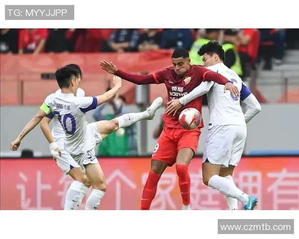 中超射手榜竞争激烈 多名球员紧追不舍争夺金靴桂冠 中超射手榜竞争激烈 多名球员紧追不舍争夺金靴桂冠